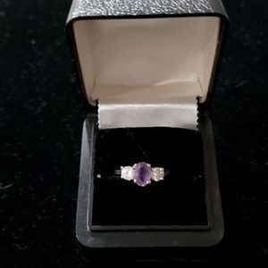 Sterling Silver 925 Ring w/ Amethyst & 2 CZ Stones on Each Side